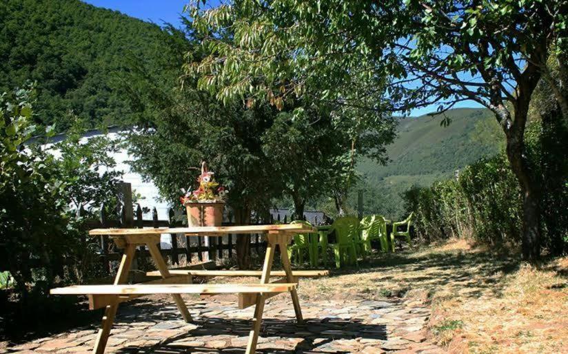 Casa Rural La Fuente Tejedo del Sil Exterior foto
